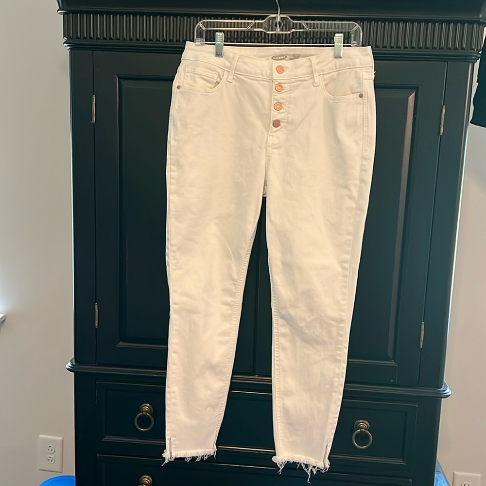 White Old Navy jeans. Size 12. Skinny ankle length.
